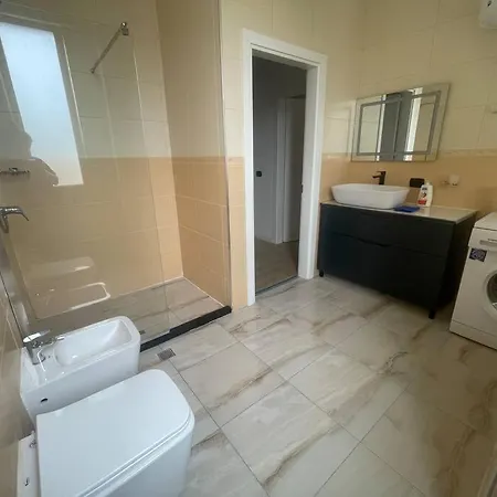 Avi - Daily Rent Lägenhet Tirana