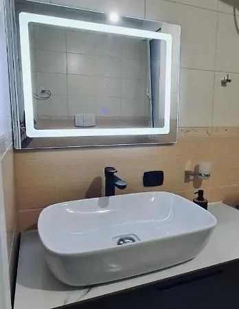 Avi - Daily Rent Lägenhet Tirana
