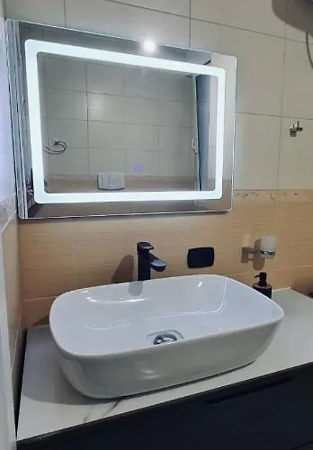 Avi - Daily Rent Lägenhet Tirana